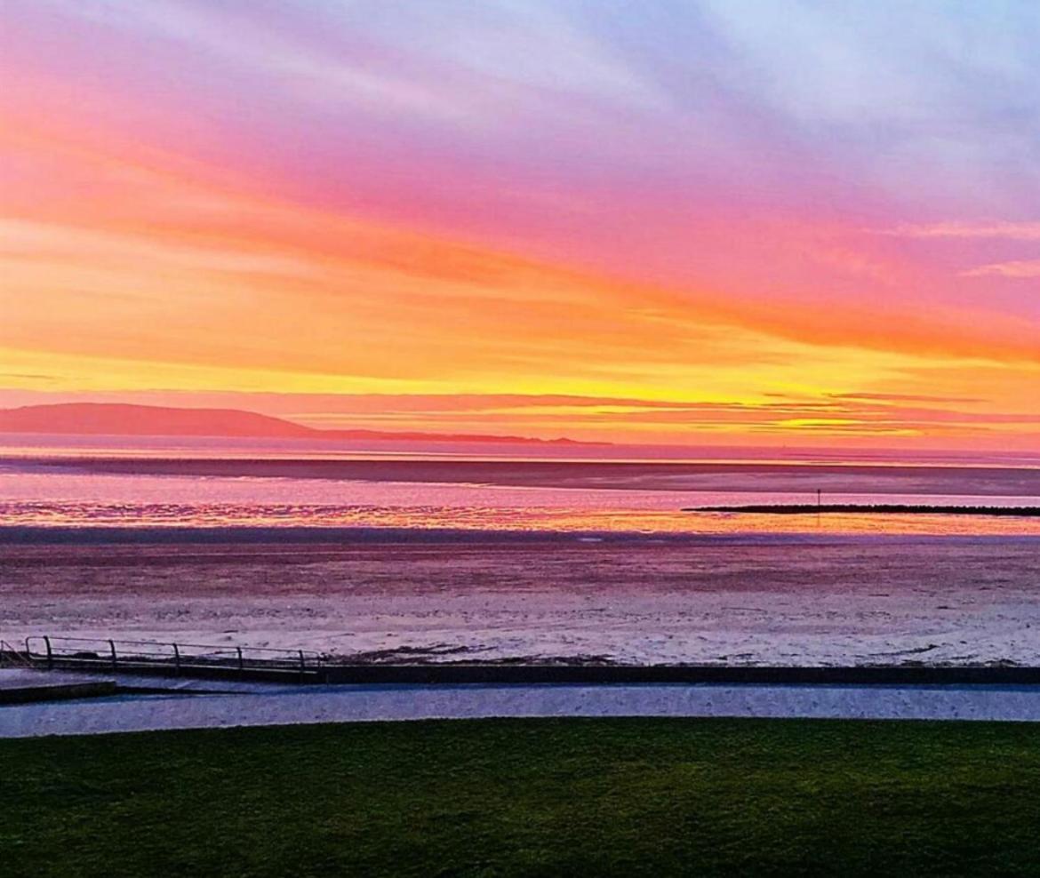Beachfront Bliss With Spectacular Views ラネリー エクステリア 写真